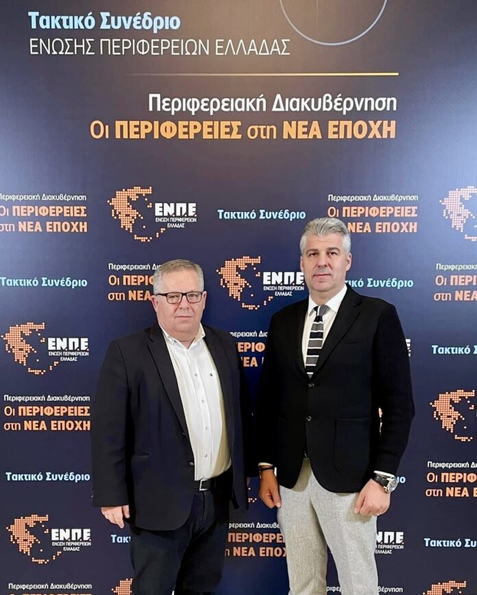 Στο-τακτικό-Συνέδριο-της-Ένωσης-Περιφερειών,-στα-Γιάννενα,-ο-νέος-περιφερειάρχης-Χριστόδουλος-Τοψίδης-και-ο-περιφερειακός-σύμβουλος-Θόδωρος-Μαρκόπουλος Στο-τακτικό-Συνέδριο-της-Ένωσης-Περιφερειών,-στα-Γιάννενα,-ο-νέος-περιφερειάρχης-Χριστόδουλος-Τοψίδης-και-ο-περιφερειακός-σύμβουλος-Θόδωρος-Μαρκόπουλος