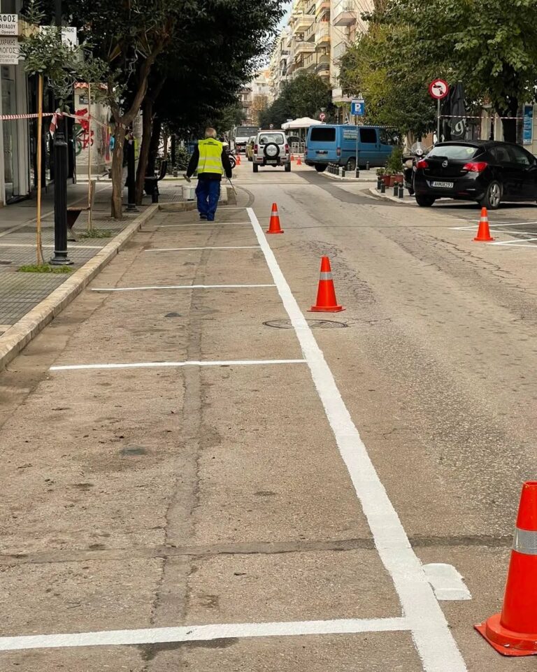 Δήμος-Αλεξανδρούπολης:-Επανατοποθετήθηκαν-οι-αισθητήρες-παρκαρίσματος-στην-οδό-Βενιζέλου