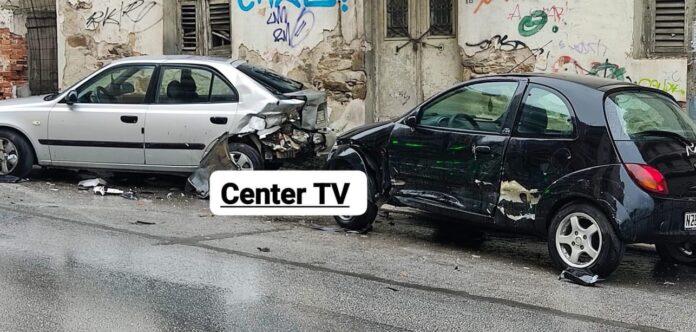 Όχημα-εξετράπη-της-πορείας-του,-προσέκρουσε-και-προκάλεσε-σημαντικές-υλικές-ζημιές-σε-3-παρκαρισμένα Όχημα-εξετράπη-της-πορείας-του,-προσέκρουσε-και-προκάλεσε-σημαντικές-υλικές-ζημιές-σε-3-παρκαρισμένα