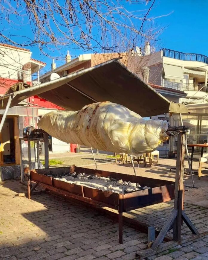 Φέρες:-Στα-κάρβουνα-η-μεγαλύτερη-σούβλα-της-χρονιάς! Φέρες:-Στα-κάρβουνα-η-μεγαλύτερη-σούβλα-της-χρονιάς!