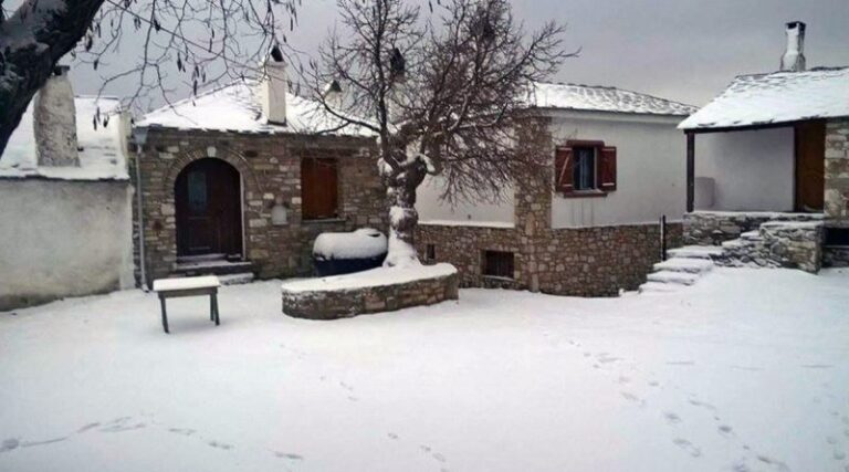Το-Κάστρο-Λιμεναρίων-Θάσου-ετοιμάζεται-για-τη-γιορτή-του-Αγίου-Αθανασίου