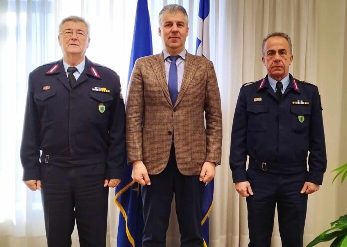 Συνάντηση-με-τον-Γενικό-Περιφερειακό-Αστυνομικό-Διευθυντή-ΑΜΘ-Ιωάννη-Καραμανλή-είχε-ο-Περιφερειάρχης-ΑΜΘ-Χριστόδουλος-Τοψίδης Συνάντηση-με-τον-Γενικό-Περιφερειακό-Αστυνομικό-Διευθυντή-ΑΜΘ-Ιωάννη-Καραμανλή-είχε-ο-Περιφερειάρχης-ΑΜΘ-Χριστόδουλος-Τοψίδης