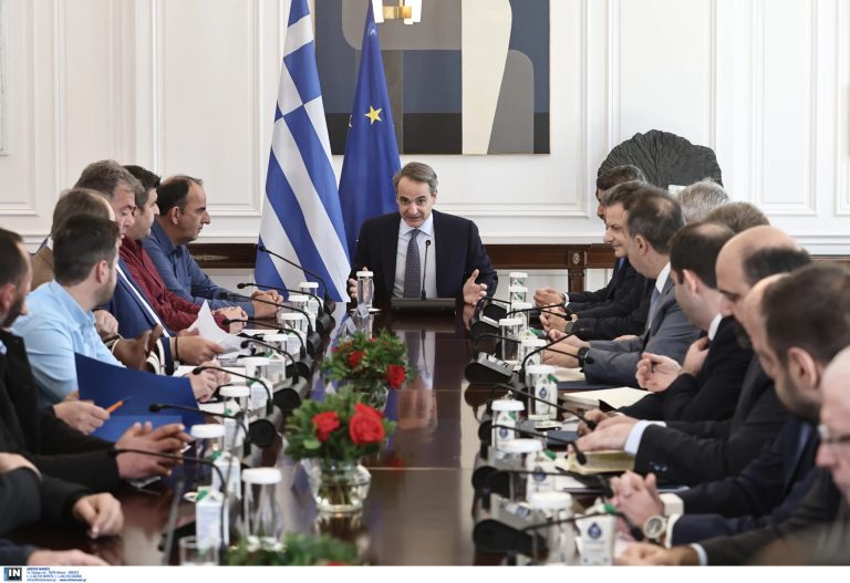 Μητσοτάκης-σε-αγρότες:-Είμαστε-εδώ-για-να-βρούμε-λύσεις-–-Μπορούμε-να-συναντηθούμε-σε-έναν-κοινό-τόπο
