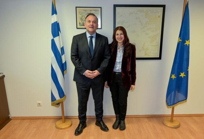 Συνάντηση-Αγγελικής-Δεληκάρη-με-τον-Υφυπουργό-Ναυτιλίας-Ιωάννη-Παππά Συνάντηση-Αγγελικής-Δεληκάρη-με-τον-Υφυπουργό-Ναυτιλίας-Ιωάννη-Παππά