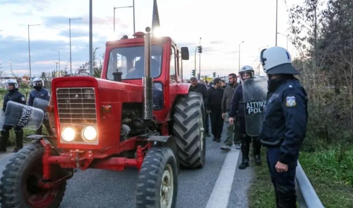 Στο-Σύνταγμα-αύριο-οι-αγρότες-–-Ήπιοι-τόνοι-από-το-Μέγαρο-Μαξίμου,-αλλά-ξεκαθαρίζουν-ότι-“άλλες-παροχές-δεν-υπάρχουν” Στο-Σύνταγμα-αύριο-οι-αγρότες-–-Ήπιοι-τόνοι-από-το-Μέγαρο-Μαξίμου,-αλλά-ξεκαθαρίζουν-ότι-“άλλες-παροχές-δεν-υπάρχουν”