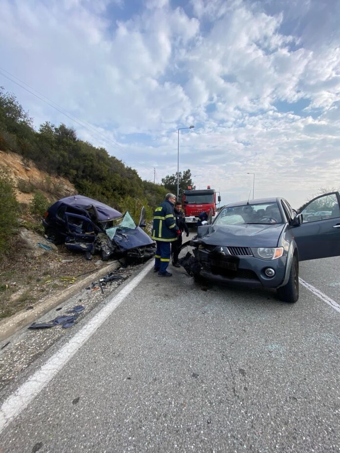 Σφοδρή-σύγκρουση-δύο-οχημάτων-σημειώθηκε-στο-δρόμο-προς-το-Παληό