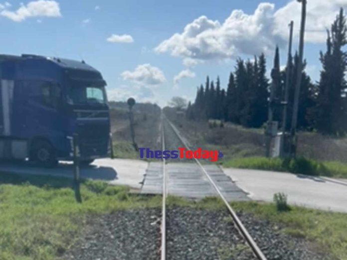 Θεσσαλονίκη-–-Σέρρες:-Σεκιούριτι-σε-ρόλο…-τροχονόμου-στις-αφύλακτες-διαβάσεις-–-Οι-προειδοποιήσεις-για-κίνδυνο-ατυχήματος