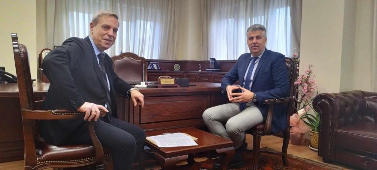 Συνάντηση-του-Περιφερειάρχη-ΑΜΘ-με-τον-Περιφερειακό-Συμπαραστάτη-του-Πολίτη-και-της-Επιχείρησης