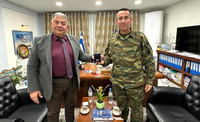 Τον-Δήμαρχο-Νέστου-Σάββα-Μιχαηλίδη-,-επισκέφτηκε-ο-νέος-Διοικητής-της-ΧΧ-ΤΘ-Μεραρχίας,-υποστράτηγος-Ηλίας-Κωστάκης Τον-Δήμαρχο-Νέστου-Σάββα-Μιχαηλίδη-,-επισκέφτηκε-ο-νέος-Διοικητής-της-ΧΧ-ΤΘ-Μεραρχίας,-υποστράτηγος-Ηλίας-Κωστάκης