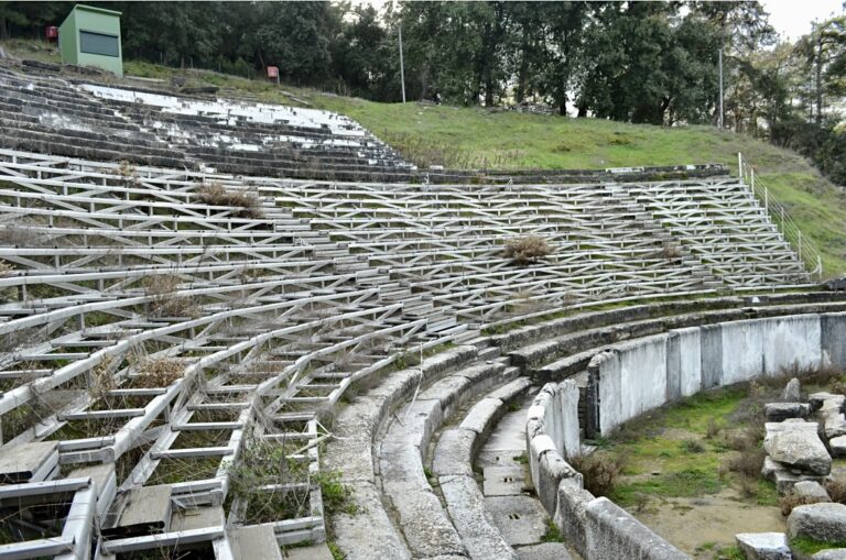 Ανοίγει-το-αρχαίο-θέατρο-της-Θάσου-για-το-κοινό
