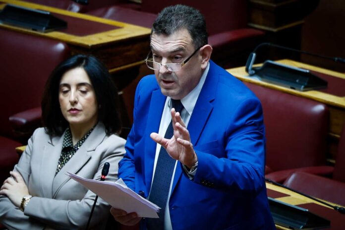 Νίκος-Παπαδόπουλος:-Ακραία-πρόκληση-του-βουλευτή-της-Νίκης-–-Επικρότησε-την-επίθεση-με-χαστούκι-που-δέχθηκε-η-βουλευτής-της-ΝΔ,-Αγγελική-Δεληκάρη-από-μέλος-του-κόμματος-του