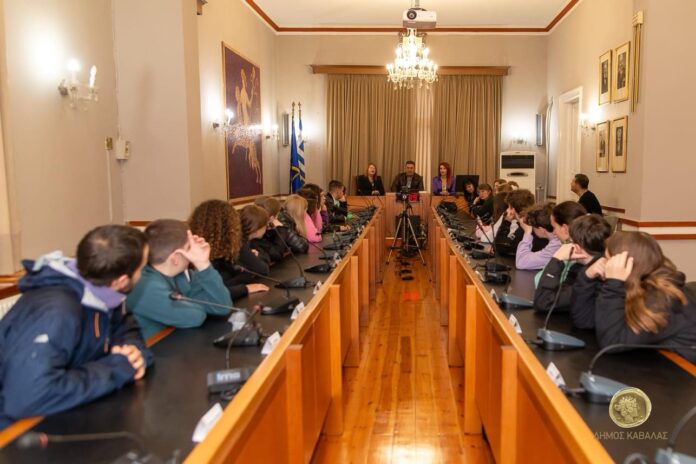 Επίσκεψη-των-μαθητών-του-johannes-scharrer-gymnasium-της-Νυρεμβέργης-και-του-1ου-Γυμνασίου-Καβάλας-στο-Δημαρχιακό-Μέγαρο Επίσκεψη-των-μαθητών-του-johannes-scharrer-gymnasium-της-Νυρεμβέργης-και-του-1ου-Γυμνασίου-Καβάλας-στο-Δημαρχιακό-Μέγαρο