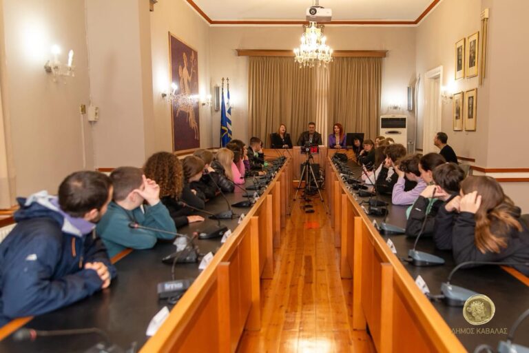 Επίσκεψη-των-μαθητών-του-johannes-scharrer-gymnasium-της-Νυρεμβέργης-και-του-1ου-Γυμνασίου-Καβάλας-στο-Δημαρχιακό-Μέγαρο