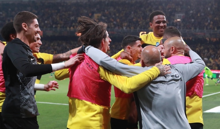 aek-–-Παναθηναϊκός-3-0:-Και-τώρα-κρατάει-το-πρωτάθλημα-στα-χέρια-της!
