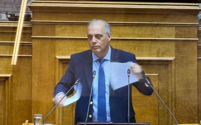 Βουλή:-Έσκισε-το-ΦΕΚ-με-τη-Συμφωνία-των-Πρεσπών-ο-Βελόπουλος Βουλή:-Έσκισε-το-ΦΕΚ-με-τη-Συμφωνία-των-Πρεσπών-ο-Βελόπουλος