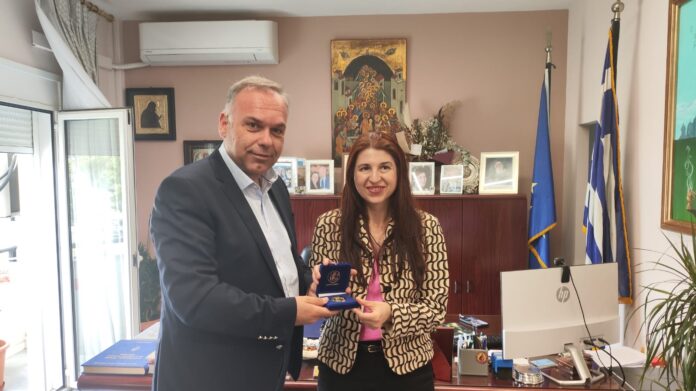 Επίσκεψη-της-Βουλευτή-Καβάλας-κας.-Αγγελικής-Δεληκάρη-στον-Δήμαρχο-Θάσου