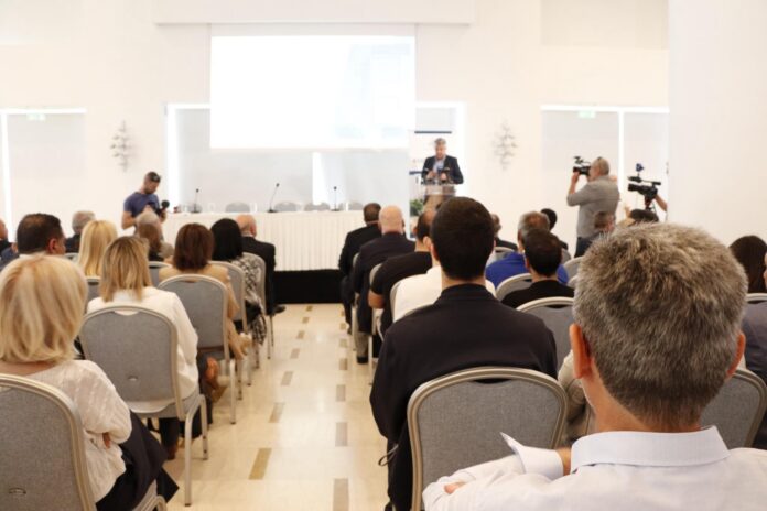 Ημερίδα-“ΕΞΩΣΤΡΕΦΕΙΑΣ”-της-Περιφέρειας-ΑΜΘ-Παρόν-ο-Υφυπουργός-Εξωτερικών-και-Εξωστρέφειας-Κώστας-Φραγκογιάννης Ημερίδα-“ΕΞΩΣΤΡΕΦΕΙΑΣ”-της-Περιφέρειας-ΑΜΘ-Παρόν-ο-Υφυπουργός-Εξωτερικών-και-Εξωστρέφειας-Κώστας-Φραγκογιάννης