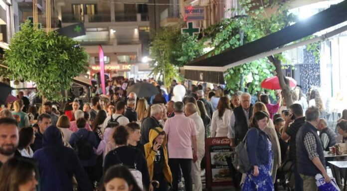 Με-επιτυχία-η-9η-Λευκή-Νύχτα-–-Η-βροχή-δεν-πτόησε-τους-Καβαλιώτες-και-τους-επισκέπτες-της-πόλης Με-επιτυχία-η-9η-Λευκή-Νύχτα-–-Η-βροχή-δεν-πτόησε-τους-Καβαλιώτες-και-τους-επισκέπτες-της-πόλης