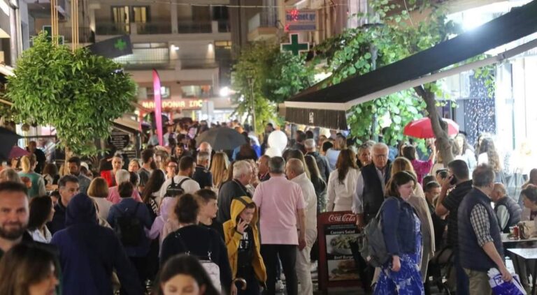 Με-επιτυχία-η-9η-Λευκή-Νύχτα-–-Η-βροχή-δεν-πτόησε-τους-Καβαλιώτες-και-τους-επισκέπτες-της-πόλης