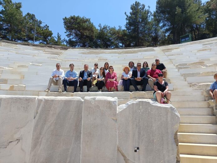 Στους-αρχαιολογικούς-χώρους-της-Θάσου-η-Υπουργός-πολιτισμού,-Λίνα-Μενδώνη Στους-αρχαιολογικούς-χώρους-της-Θάσου-η-Υπουργός-πολιτισμού,-Λίνα-Μενδώνη