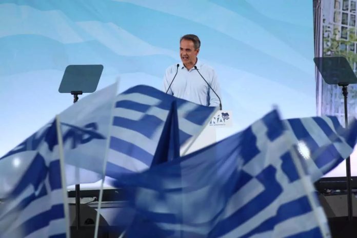 “Η-νίκη-αρχίζει-από-τη-Θεσσαλονίκη”-–-Θερμή-υποδοχή-στον-Μητσοτάκη-από-φίλους-της-ΝΔ-στο-λιμάνι