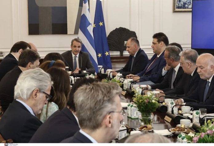 Μητσοτάκης-στο-νέο-Υπουργικό-Συμβούλιο:-Χρειαζόμαστε-ένα-επιτελείο-μάχης-–-Θα-είμαι-αυστηρός Μητσοτάκης-στο-νέο-Υπουργικό-Συμβούλιο:-Χρειαζόμαστε-ένα-επιτελείο-μάχης-–-Θα-είμαι-αυστηρός