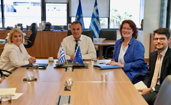 Επίσκεψη-της-αναπληρώτριας-Γενικής-Διευθύντριας-της-dg-home-στον-Υπουργό-Μετανάστευσης-Νίκο-Παναγιωτόπουλο Επίσκεψη-της-αναπληρώτριας-Γενικής-Διευθύντριας-της-dg-home-στον-Υπουργό-Μετανάστευσης-Νίκο-Παναγιωτόπουλο