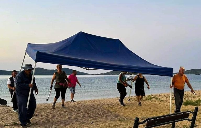Επιχείρηση-απομάκρυνσης-πακτωμένων-ομπρελών-από-τις-παραλίες-του-Δήμου-Παγγαίου