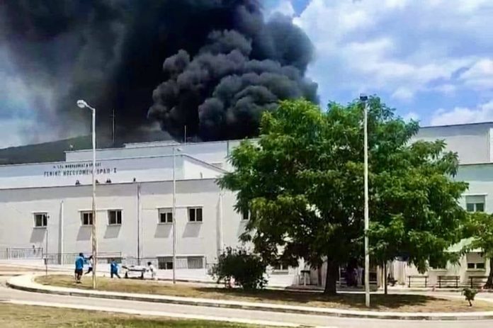 Υπό-έλεγχο-έχει-τεθεί-η-φωτιά-στο-Νοσοκομείο-Δράμας
