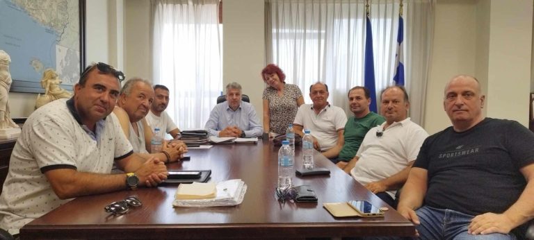 Συνάντηση-με-εκπροσώπους-συνδικαλιστικών-φορέων-των-παραγωγών-και-των-πωλητών-στις-λαϊκές-αγορές-είχε-ο-Περιφερειάρχης-ΑΜΘ-Χριστόδουλος-Τοψίδης