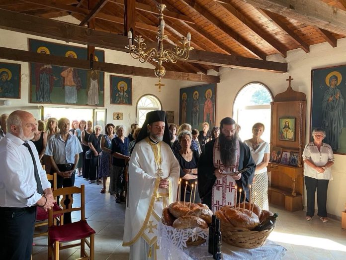 Θεία-λειτουργία-τελέστηκε-στον-Ιερό-Ναό-Κοιμήσεως-της-Θεοτόκου-στο-παλαιό-Ακροβούνι