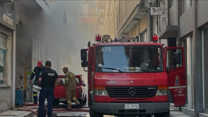 Φωτιά-σε-κατάστημα-στο-κέντρο-της-Καβάλας￼