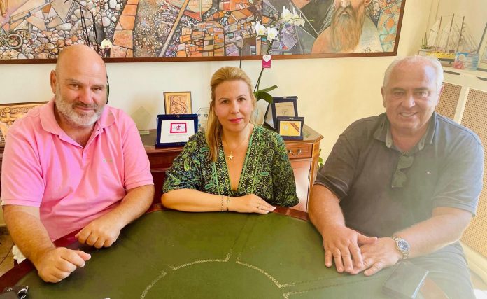 Συνάντηση-Δημάρχου-με-το-μέλος-του-ΔΣ-της-Ενωσης-Λιμένων-Ελλάδος-δρ.-Άγγελο-Βλάχο Συνάντηση-Δημάρχου-με-το-μέλος-του-ΔΣ-της-Ενωσης-Λιμένων-Ελλάδος-δρ.-Άγγελο-Βλάχο