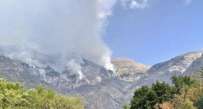 Μαίνεται-για-τρίτη-ημέρα-η-φωτιά-στο-Παγγαίο-–-Ολονύχτια-μάχη-με-τις-φλόγες