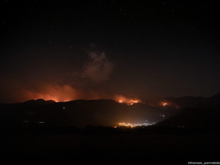 Συνεχίζει-το-καταστροφικό-της-έργο-η-φωτιά-στο-Παγγαίο-–-Μεγάλη-μάχη-με-τις-αναζωπυρώσεις
