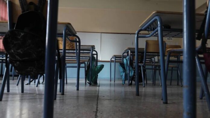 Σχολεία:-«Ανεπαρκή,-μη-αποτελεσματικά,-και-επαναλαμβανόμενα-τα-μέτρα»-–-Οι-αντιδράσεις-εκπαιδευτικών-και-γονέων Σχολεία:-«Ανεπαρκή,-μη-αποτελεσματικά,-και-επαναλαμβανόμενα-τα-μέτρα»-–-Οι-αντιδράσεις-εκπαιδευτικών-και-γονέων