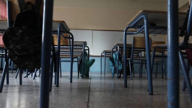 Σχολεία:-«Ανεπαρκή,-μη-αποτελεσματικά,-και-επαναλαμβανόμενα-τα-μέτρα»-–-Οι-αντιδράσεις-εκπαιδευτικών-και-γονέων