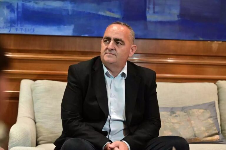 Ελεύθερος-ο-Φρέντι-Μπελέρης,-αποφυλακίζεται-ο-ευρωβουλευτής-της-ΝΔ
