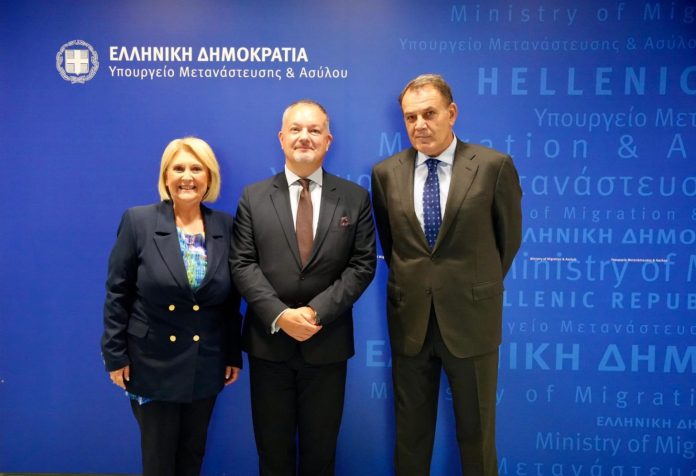 Συνάντηση-Υπουργού-Μετανάστευσης-Ν-Παναγιωτόπουλου-και-Υφυπουργού-Μετανάστευσης-και-Ασύλου,-Σ-Βούλτεψη-με-τον-Βρετανό-Πρέσβη-στην-Αθήνα,-κ.-matthew-lodge Συνάντηση-Υπουργού-Μετανάστευσης-Ν-Παναγιωτόπουλου-και-Υφυπουργού-Μετανάστευσης-και-Ασύλου,-Σ-Βούλτεψη-με-τον-Βρετανό-Πρέσβη-στην-Αθήνα,-κ.-matthew-lodge
