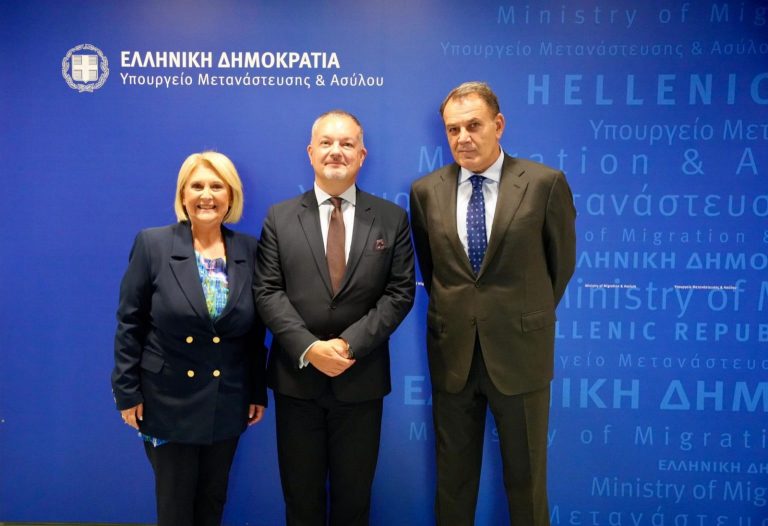 Συνάντηση-Υπουργού-Μετανάστευσης-Ν-Παναγιωτόπουλου-και-Υφυπουργού-Μετανάστευσης-και-Ασύλου,-Σ-Βούλτεψη-με-τον-Βρετανό-Πρέσβη-στην-Αθήνα,-κ.-matthew-lodge
