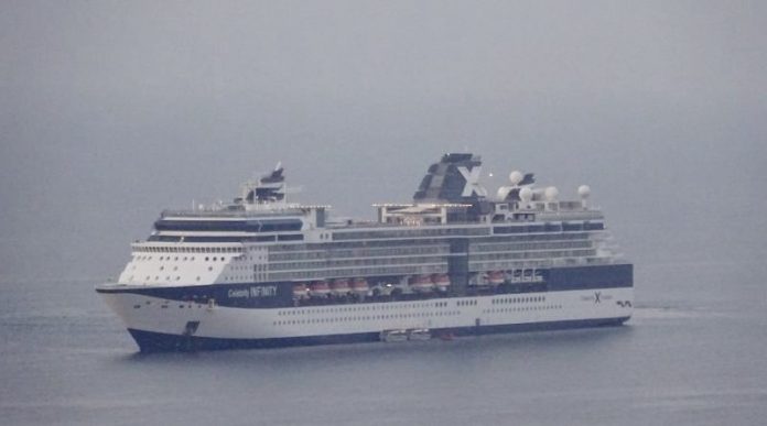 Το-celebrity-infinity-στο-λιμάνι-της-Καβάλας