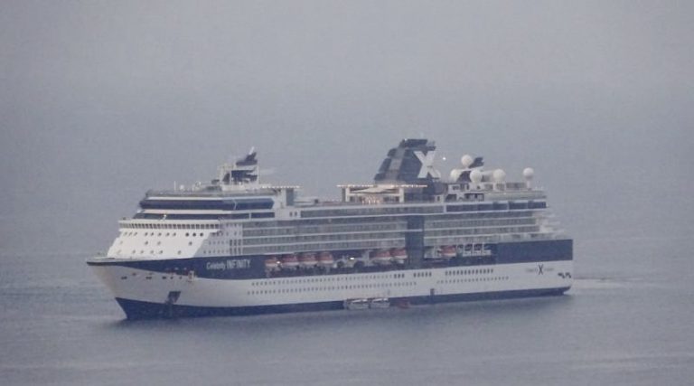 Το-celebrity-infinity-στο-λιμάνι-της-Καβάλας