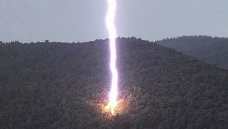 Υπό-έλεγχο-η-πυρκαγιά-στο-Ραχώνι-Θάσου