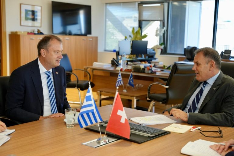 Συνάντηση-Υπουργού-Μετανάστευσης-και-Ασύλου,-κ-Ν-Παναγιωτόπουλου,-με-τον-Πρέσβη-της-Ελβετίας-στην-Ελλάδα,-κ.-stefan-esterman