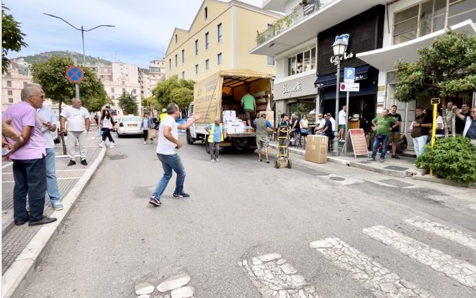 Ένταση-και-προπηλακισμοί-κατά-των-Αντιδημάρχων-για-το-θέμα-της-πιάτσας-ταξί￼-video