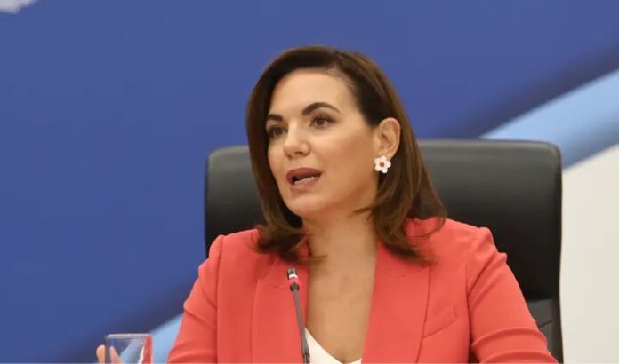 Η-απάντηση-του-υπουργείου-Τουρισμού-για-τα-χαλιά-–-“Κρίθηκε-απαραίτητη-η-ανανέωση,-έγινε-με-απόλυτη-διαφάνεια” Η-απάντηση-του-υπουργείου-Τουρισμού-για-τα-χαλιά-–-“Κρίθηκε-απαραίτητη-η-ανανέωση,-έγινε-με-απόλυτη-διαφάνεια”