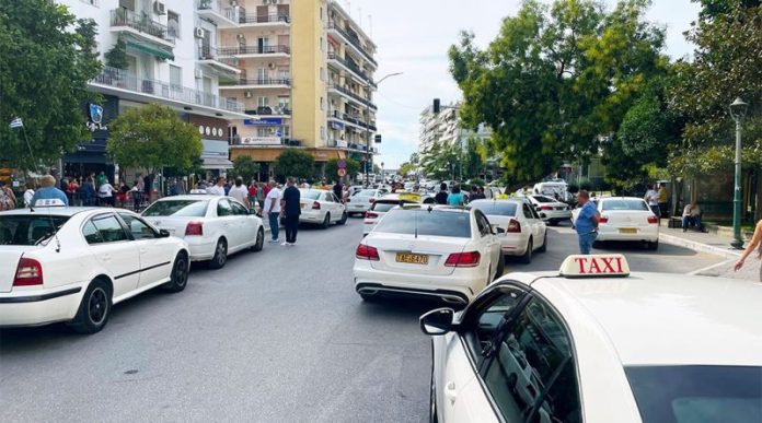 Γεράσιμος-Τερλάκης:-Με-άκομψο-τρόπο-έγινε-η-μεταφορά-της-πιάτσας-ταξί-στον-ΟΤΕ-λόγω-εκκίνησης-των-εργασιών-στο-νότιο-μέρος-της-πλατείας-Καπνεργάτη Γεράσιμος-Τερλάκης:-Με-άκομψο-τρόπο-έγινε-η-μεταφορά-της-πιάτσας-ταξί-στον-ΟΤΕ-λόγω-εκκίνησης-των-εργασιών-στο-νότιο-μέρος-της-πλατείας-Καπνεργάτη