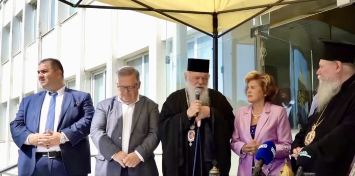 Ο-Αρχιεπίσκοπος-Ιερώνυμος-στο-εργοστάσιο-της-Λιπασματοβιομηχανίας-Καβάλας-όπου-τέλεσε-αγιασμό
