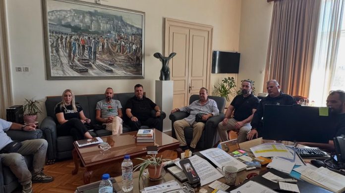 Σύσκεψη-στο-δημαρχείο-της-Καβάλας-πραγματοποιήθηκε-για-την-μετακίνηση-της-πιάτσας-των-ταξί-της-πλατείας-Καπνεργάτη-στην-οδό-Βενιζέλου