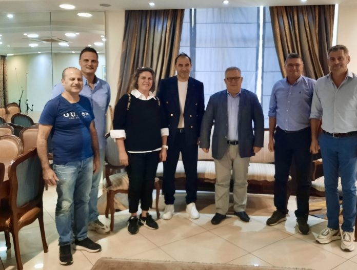 Ο-Αντιπεριφερειάρχης-Καβάλας-Θεόδωρος-Μαρκόπουλος-συναντήθηκε-με-τον-πρόεδρο-και-τα-μέλη-του-ΔΣ-του-ΝΟΘΑΚ Ο-Αντιπεριφερειάρχης-Καβάλας-Θεόδωρος-Μαρκόπουλος-συναντήθηκε-με-τον-πρόεδρο-και-τα-μέλη-του-ΔΣ-του-ΝΟΘΑΚ